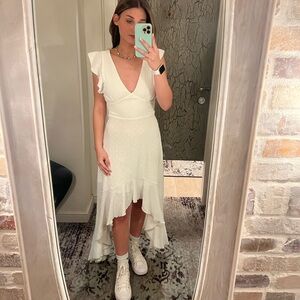 Beautiful white dress!!